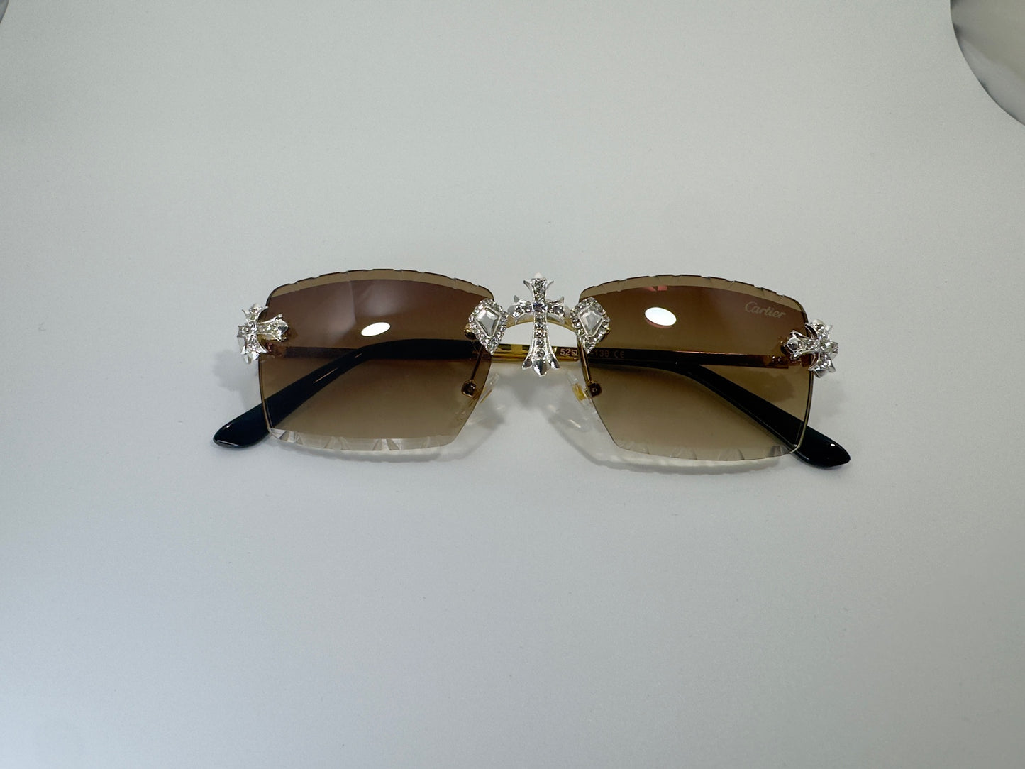 Gafas c4rt1er una cruz