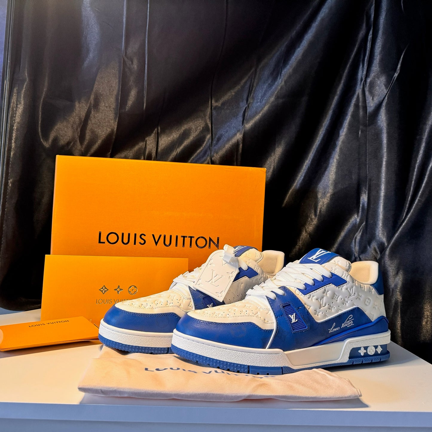 Lv1s vittøn trainer 1554 blanco azul