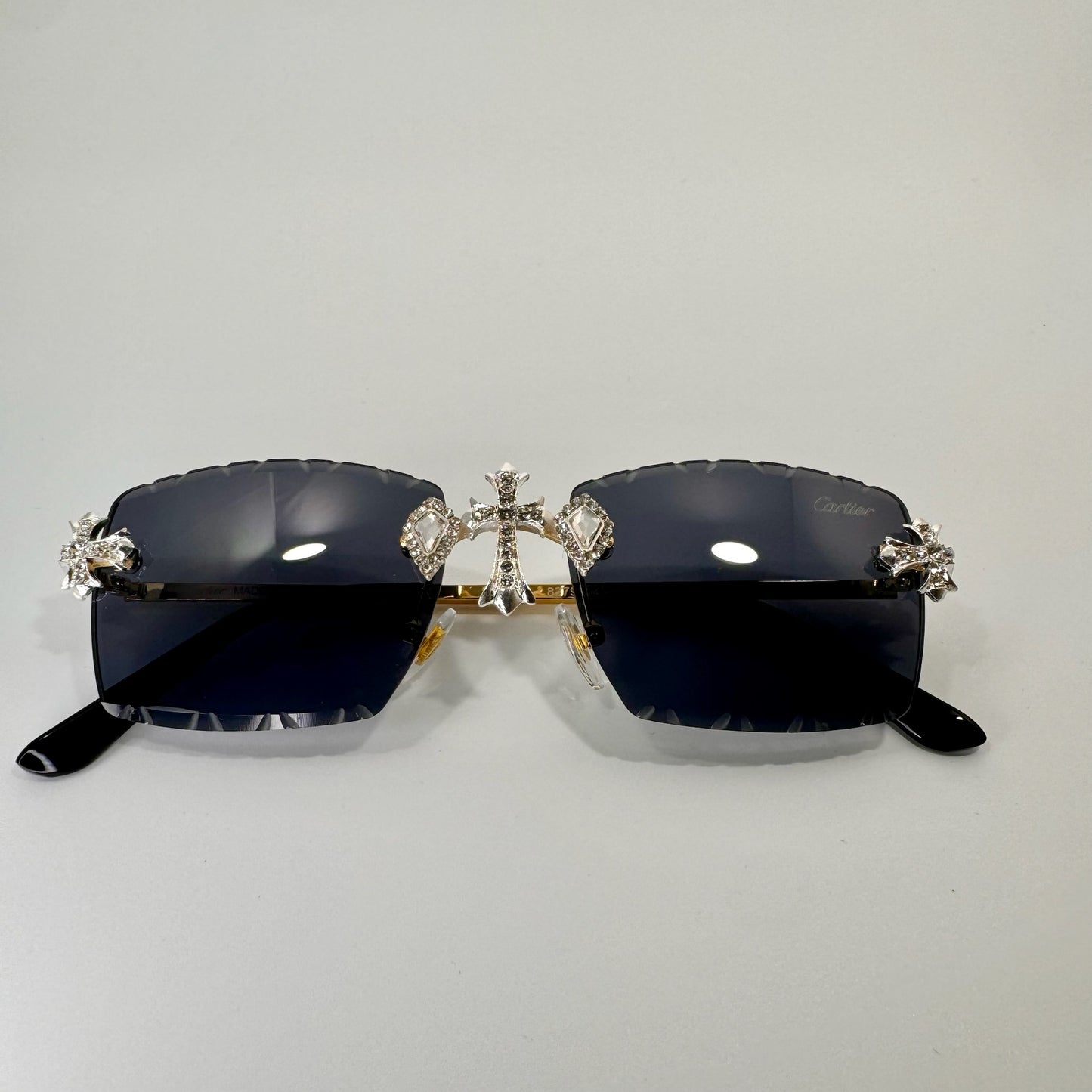 Gafas c4rt1er una cruz