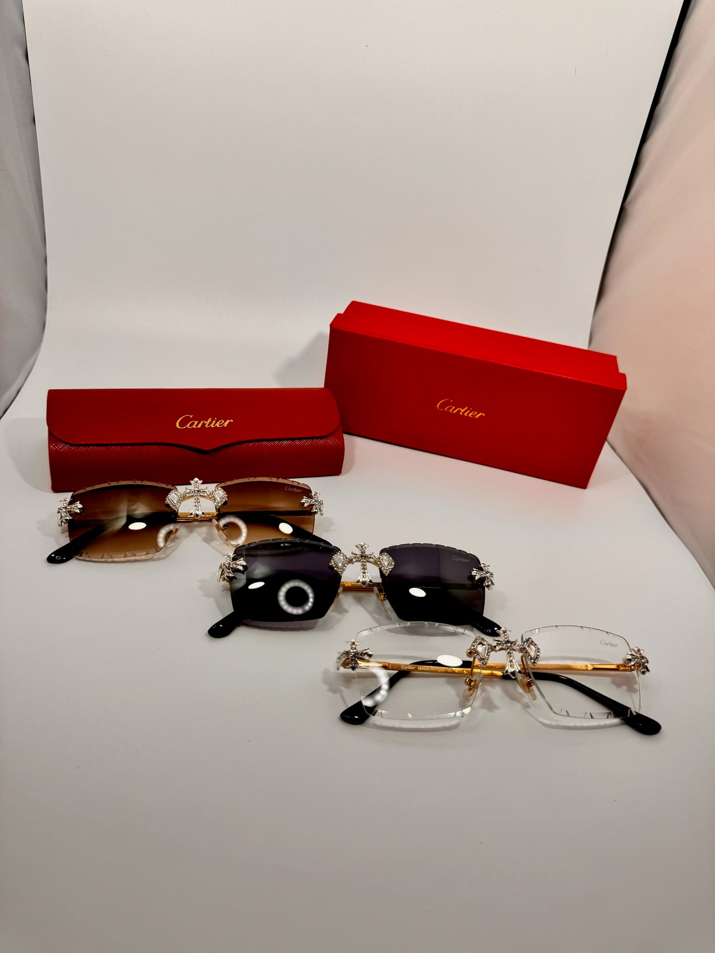 Gafas c4rt1er una cruz